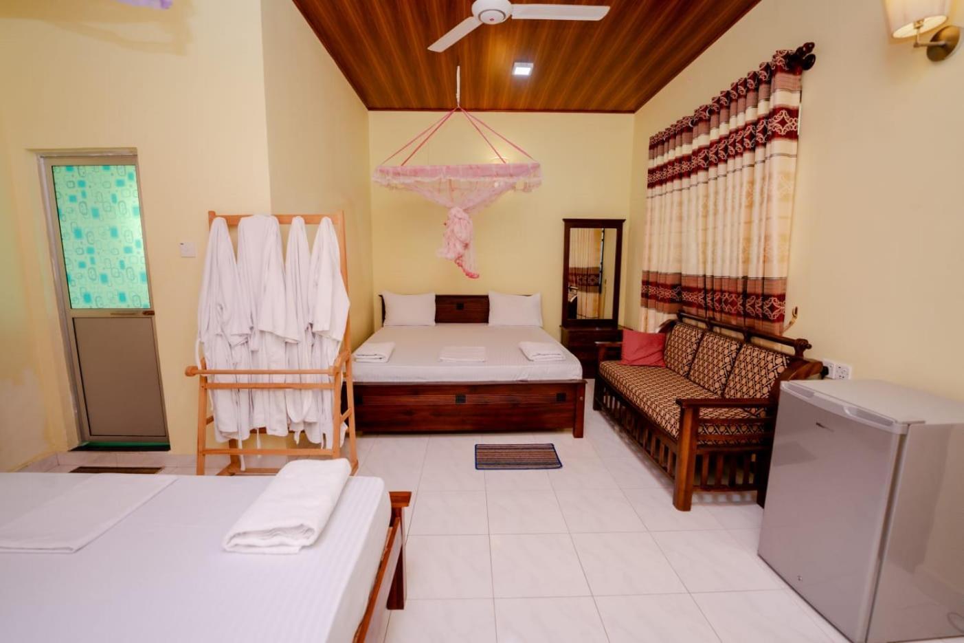 Suwani Pinnawala Homestay Pinnawala (Kegalle) Exterior foto